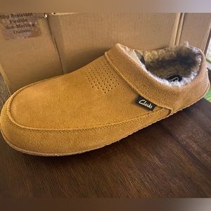 Clarks Mens Slipper Suede Leather JMS0721 -Sherpa Lining- Indoor Outdoor size 9